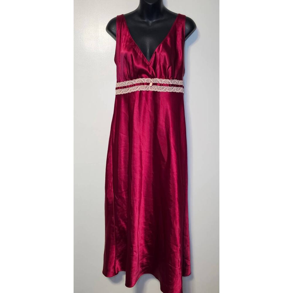 California Dynasty Vintage Red Satin Nightgown | Intimate Sleepwear Size Medium